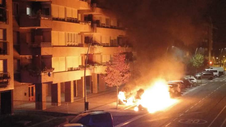 Edukiontziak erre dituzte Zumaiako leku desberdinetan