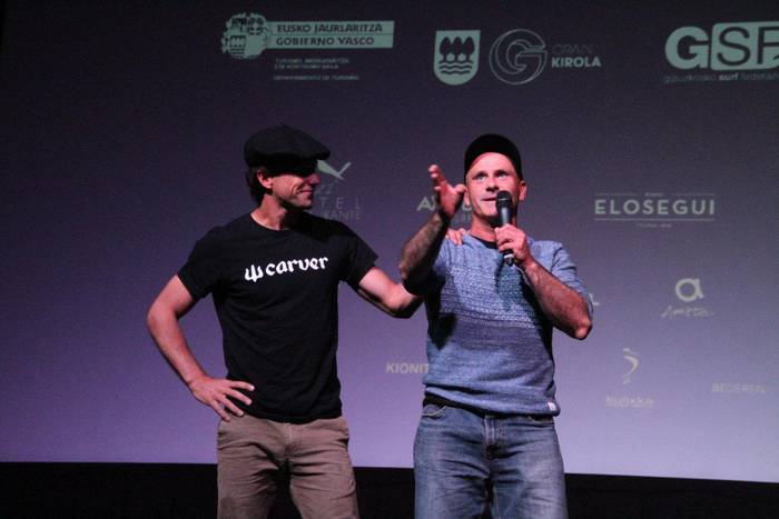 Pro Zarautz txapelketako surflariei harrera egin diete Modelon
