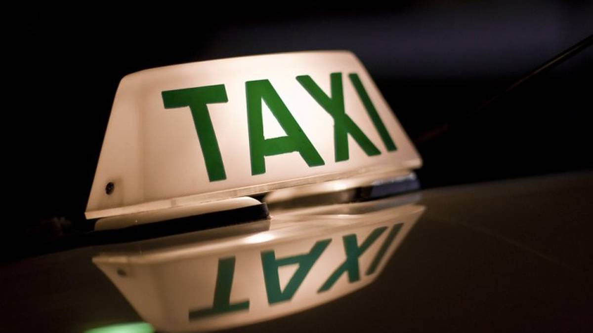 Auzo-taxi zerbitzuaren onuradun izateko zein txartela berritzeko epea ireki du udalak