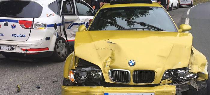 Ertzaintzaren auto batek eta BMW batek istripua izan zuten Orion, N-634 errepidean