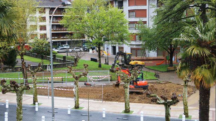 Parke estalia egiteko lanak, martxan