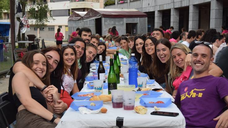 Salbideko festen azken uneez gozatzen ari dira auzotarrak