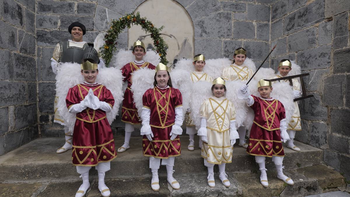 Meza, Aingeru Pausoak eta prozesioa, Ostiral Santuan Aian