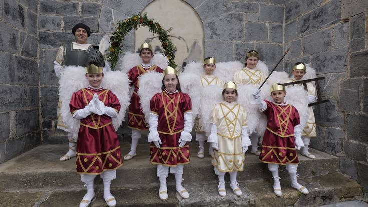 Meza, Aingeru Pausoak eta prozesioa, Ostiral Santuan Aian