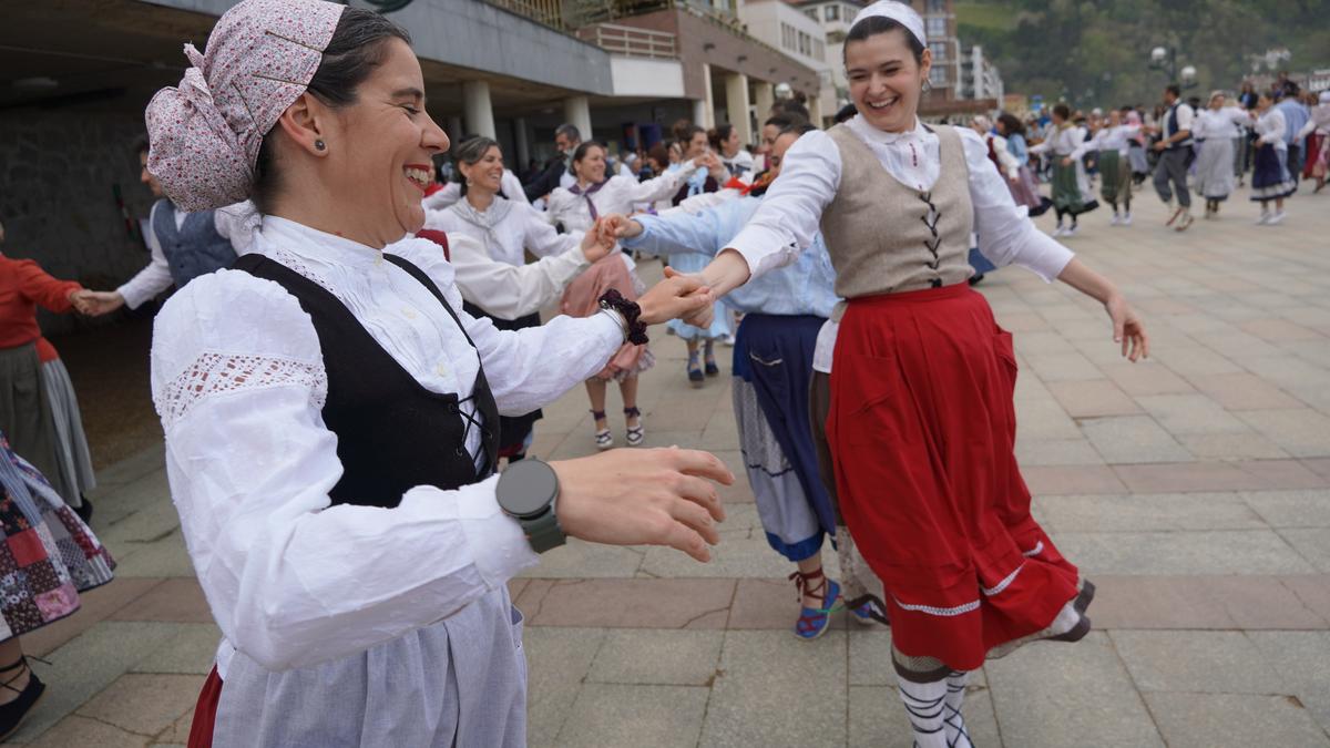 Alai dantzatzen duen herria