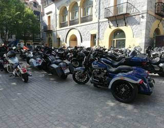 Euskal Kostaldeko Chapterraren Harley Davidson motoen topaketak Azpeitian geldialdia egin du
