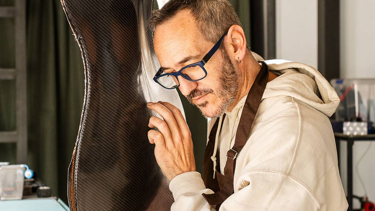 Urko Larrañaga: "Karbono zuntza iraultza handia izango da musika tresnen arloan"
