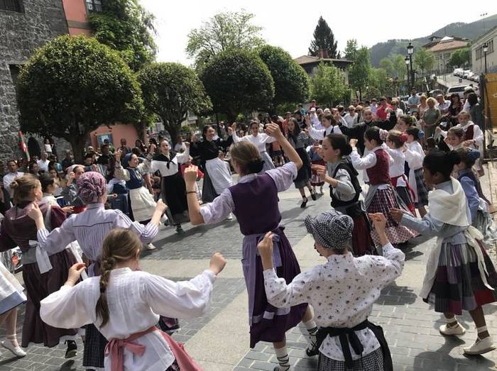 Dantzak hartuko du Azkoitia asteburuan