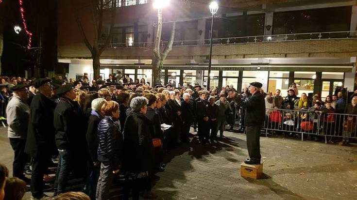 Gabon Koruak astelehenean hasiko ditu entseguak