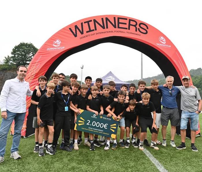 Zarauzko gazteek Fair Play saria jaso dute Donosti Cup futbol txapelketan