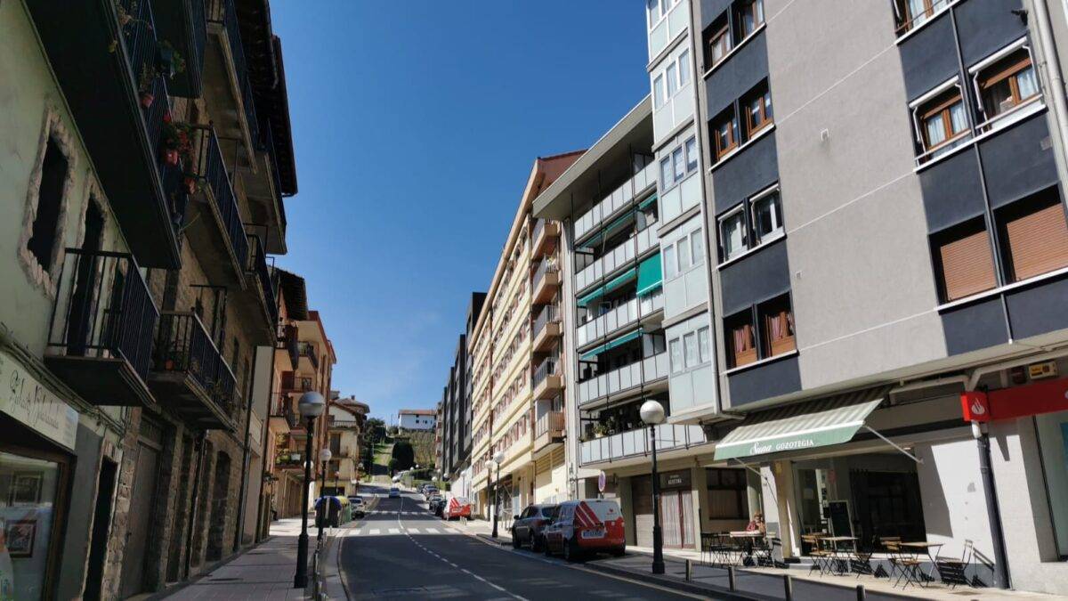 Etxebizitza hutsen jabeek alegazioak aurkez ditzakete errekargua aplikatu aurretik