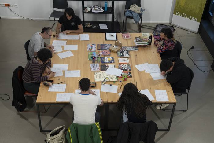 Komikigintzaren ertzak jorratu dituzte Ainara Azpiazu ilustratzailearekin