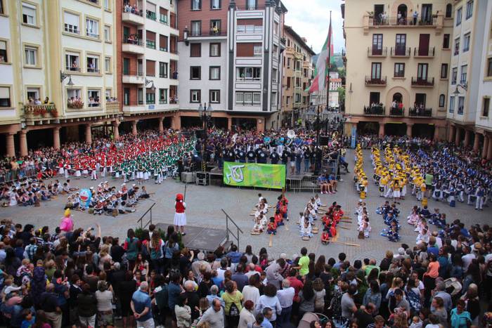 Haurren 38. Agerraldia egin dute Zarauzko sanpelaioetan