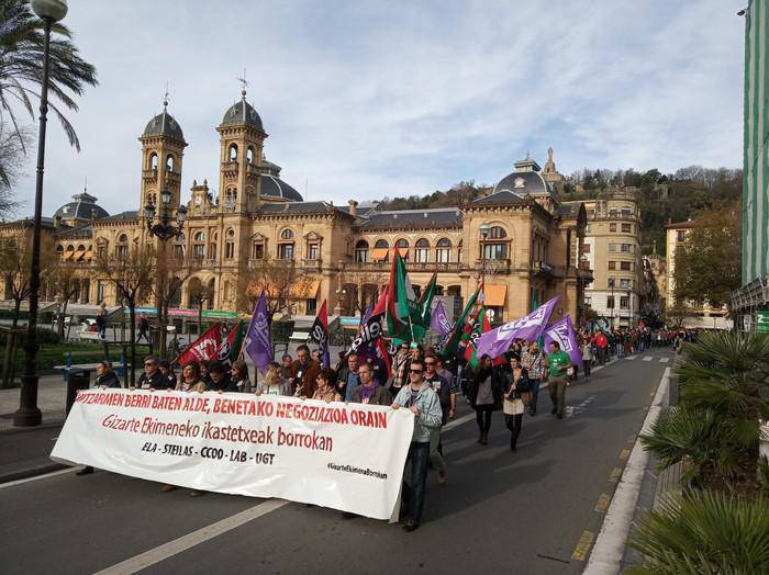 Greban daude Zarauzko eta Azpeitiko Kristau Eskoletako hainbat langile