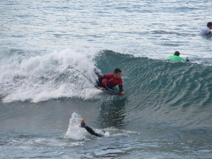 Larunbatean egingo dute aurtengo Getariako Gaztetape Surf Txapelketa