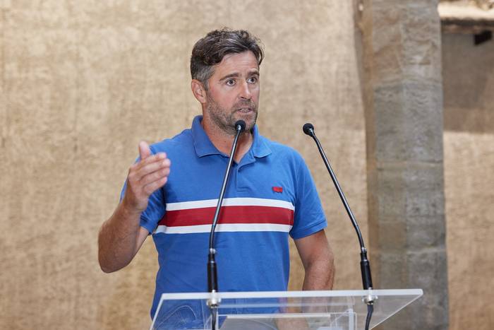 Iruña Hiria Nazioarteko XVII. Poesia Saria jaso du Imanol Ulaciak