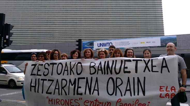 Zestoako Bainuetxeko langileek protestekin jarraituko dute, lan baldintzak hobetzea eskatzeko