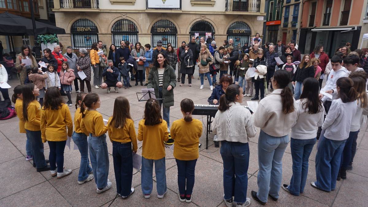 Musika Plaza bete du Zarazte eta Txinpirin abesbatzen kontzertuak