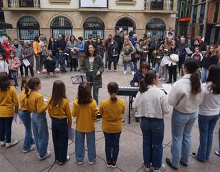 Musika Plaza bete du Zarazte eta Txinpirin abesbatzen kontzertuak