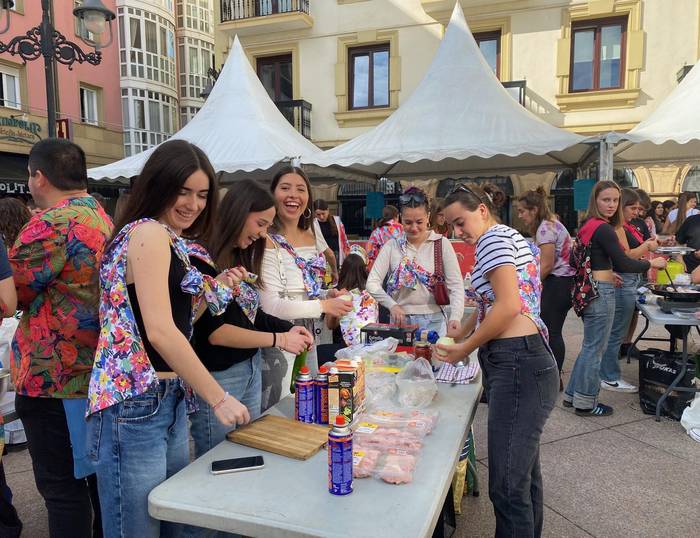42 lagun kuadrilla lehiatuko dira biharko paella lehiaketan
