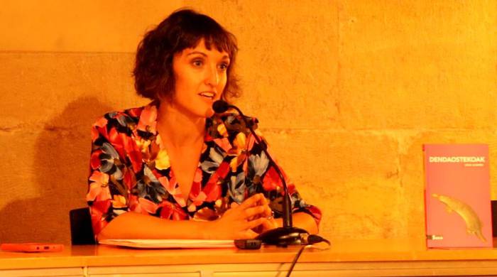 'Dendaostekoak' liburua aurkeztu du Uxue Alberdik