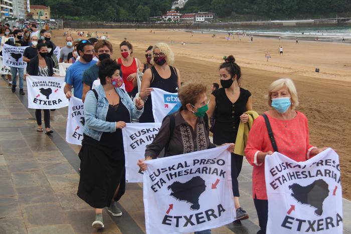 Salbuespen politika salatu dute Orioko eta Zarauzko kostaldean
