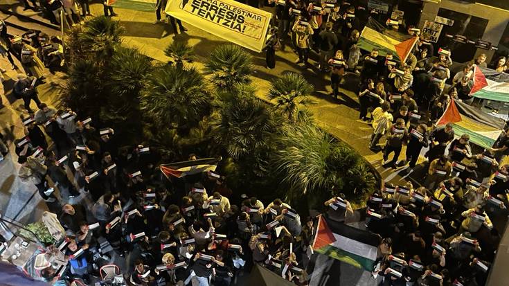 Palestinaren aldeko argazki herrikoia, Barren plazan