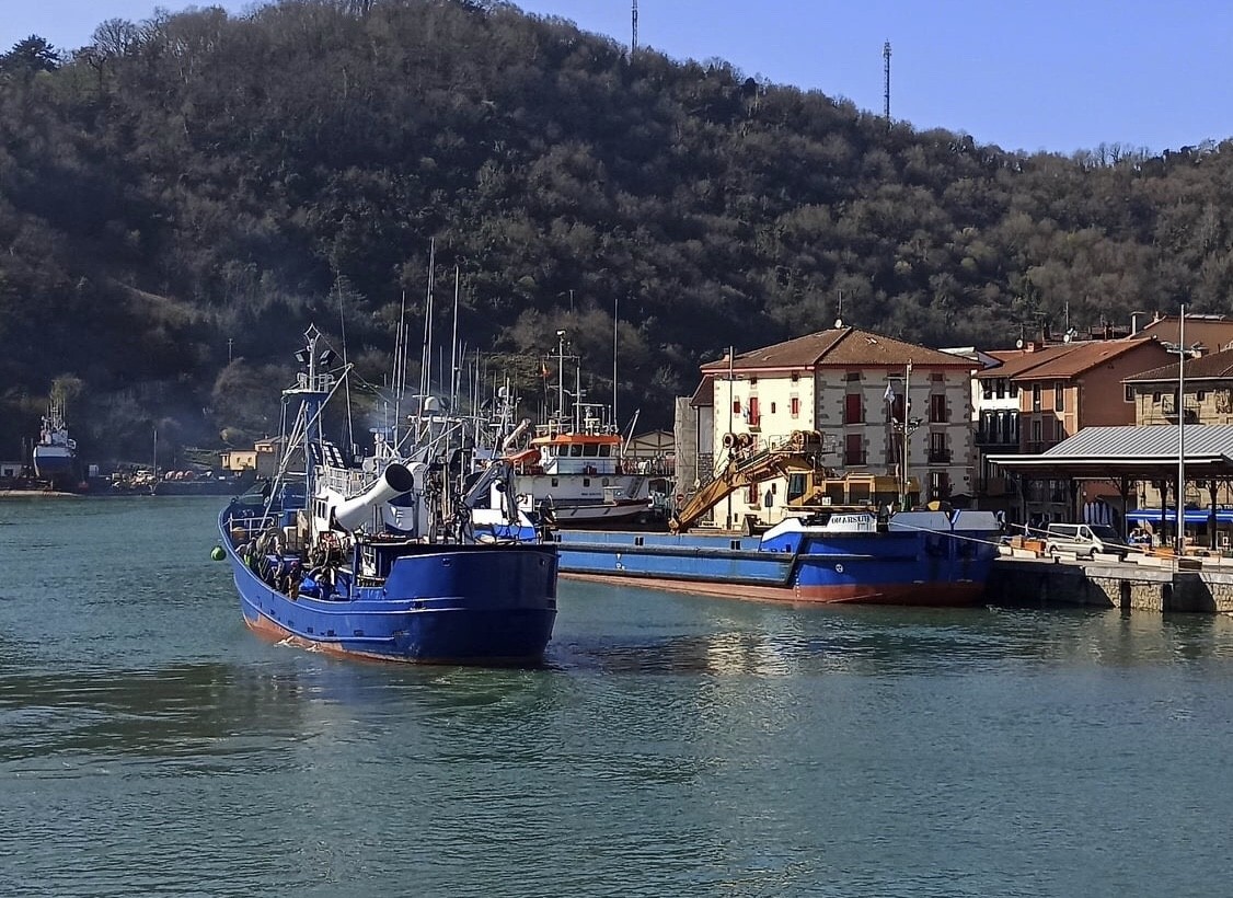 Arrantzaleak atera dira berdeletara