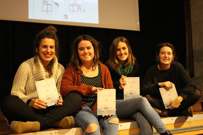 Ostegunera arte eman daiteke izena Txakur Gorria kolektiboak emango duen literatura ikastarorako