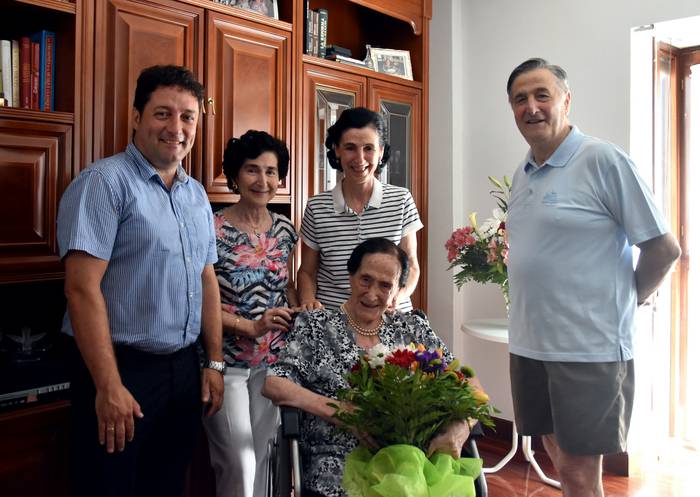 Maria Nieves Ochoa de Angiozar zarauztarrak 106 urte bete ditu
