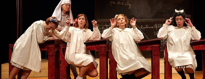 Elena Irureta, 'El florido pensil - neskak' antzezlanean