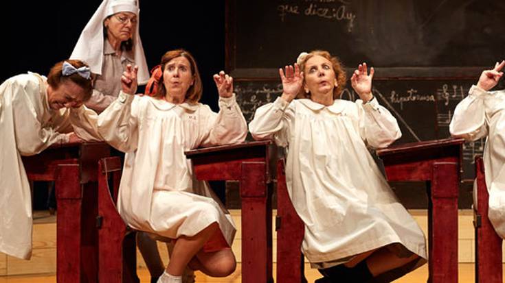 Elena Irureta, 'El florido pensil - neskak' antzezlanean