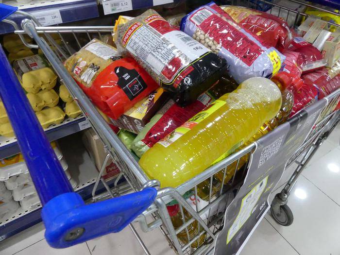 Janari bilketa handian parte hartu dutenei eskerrak eman dizkie Azpeitiko Elikagai Bankuak