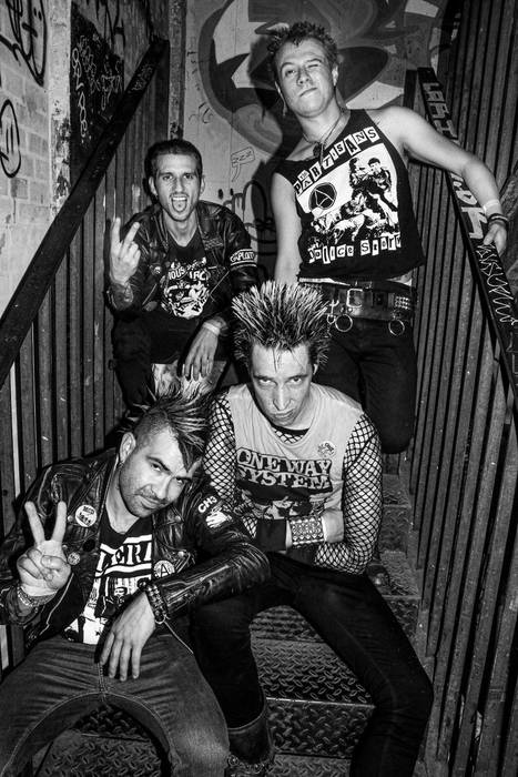 Lumpen eta Peedöh ariko dira zuzenean, Hiruputzun