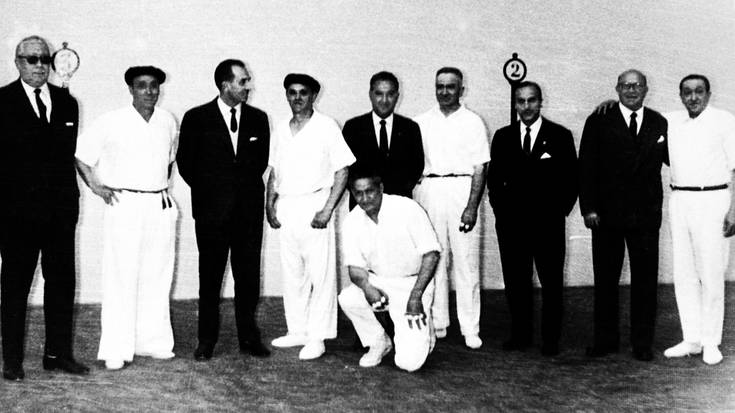 Argazkia: Odieta frontoia estali zutela 50 urte betetzen dira