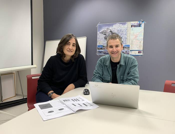 Euskaraz "asko", baina "kontuan hartu beharreko ñabardurekin"