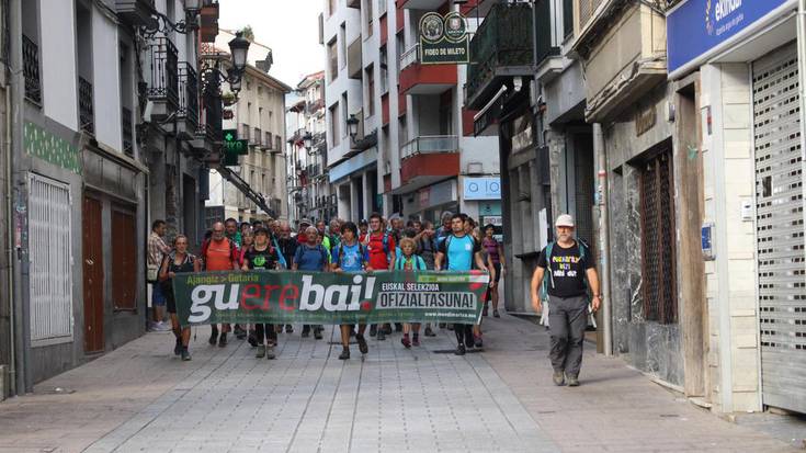 Azpeitira iritsi da euskal  selekzioaren aldeko mendi martxa