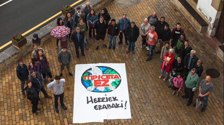 TTIP-CETAren aurkako kontzentrazioa egin da martxoak 8 plazan