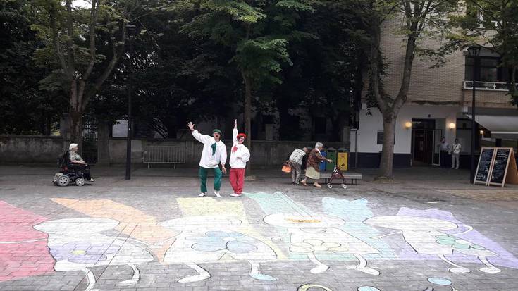 LGTB eguna dela eta, margolan erraldoia egin dute haurrek