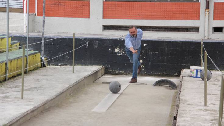 Gipuzkoako bola eta toka txapelketa jokatzen ari dira Zelai Ondon