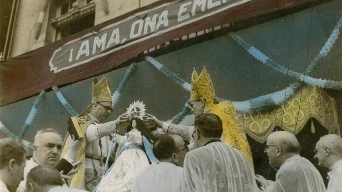 75 urte igaro dira Urrategiko Amaren koroazio egunetik