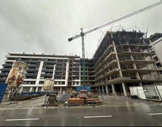 Hil egin da atzo Azpeitian lanean ari zela altuera handi batetik erori zen behargina