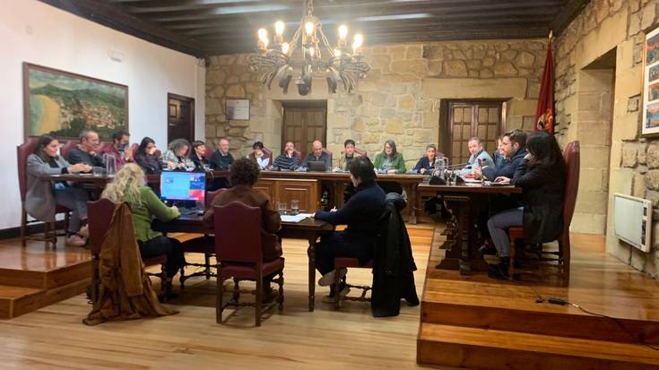 Aho batez onartu dituzte udal langileen ordainsariak igotzea