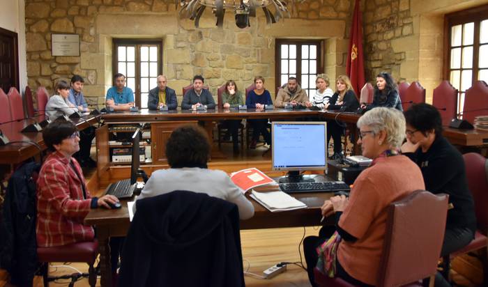 Egin dute hauteskunde-mahaietarako zozketa