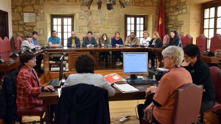 Egin dute hauteskunde-mahaietarako zozketa