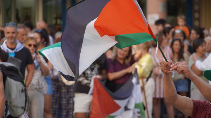 Zabalik jarraitzen du Palestinarentzat dirua biltzeko artelanen zozketak