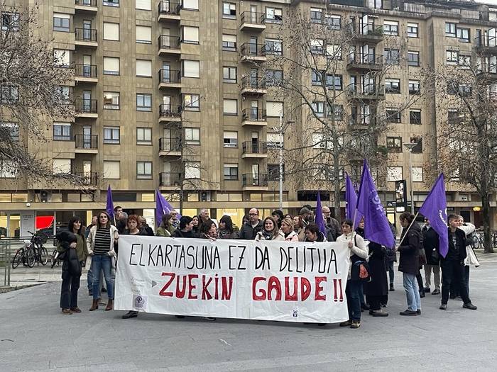 Akusazioaren bertsioa babestu duten dozena bat lagunek deklaratu dute Zestoako sei herritarren kontrako epaiketaren lehen egunean