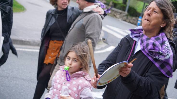 "Faxismoaren aurka, feminismoa" aldarrikatu dute aiarrek Martxoaren 8 arratsaldez