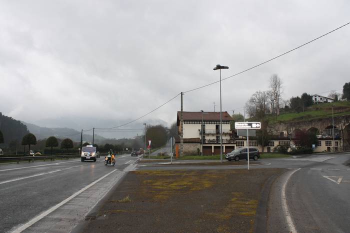 Basarteko bidegurutzean biribilgunea, autobus geltokiak eta pasabidea eraikitzeko lanak lehiaketara atera dituzte