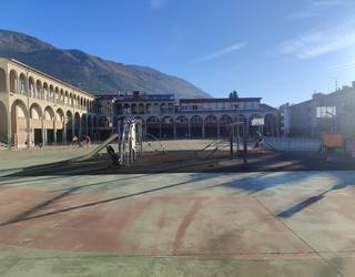 Skate parkea eta Xabier Munibe ikastolaren atari berria, oraingoz, ez aurrera eta ez atzera
